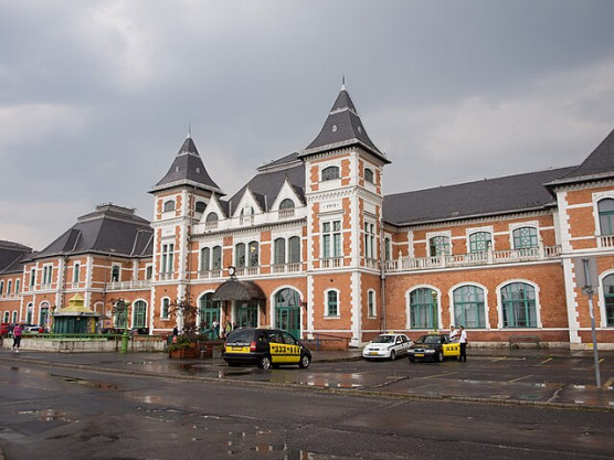 Megharapta a részeg nő a miskolci vasútőrt