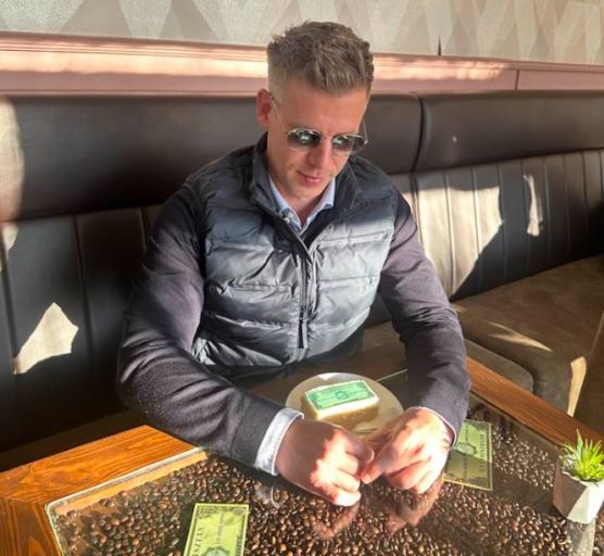 Magyar Péter megkóstolta a Bindzsisztán szeletet, aztán megírta, mi jutott az eszébe róla