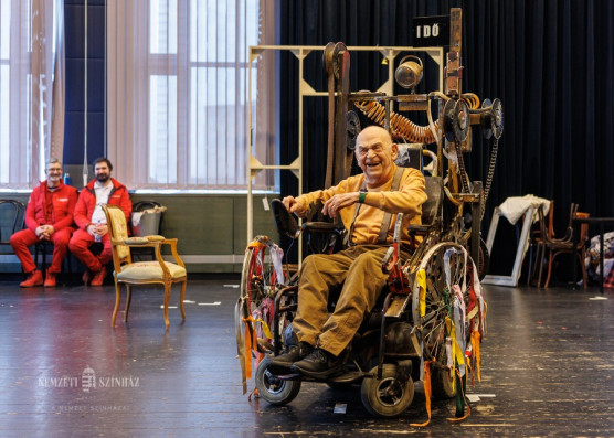 Bodrogi Gyula pénteken tér vissza a színpadra