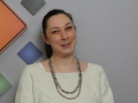 Fejünk fölött elrepül a nikkelszamovár – Terék Anna az Ötösben