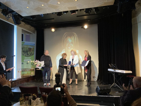 Csákányi Eszter kapta a Psota-díjat