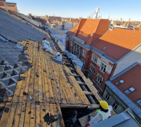 Pikó: Szabálytalan azbesztbontást végeztek a kormányzati beruházás területén, a Szentkirályi utcában 