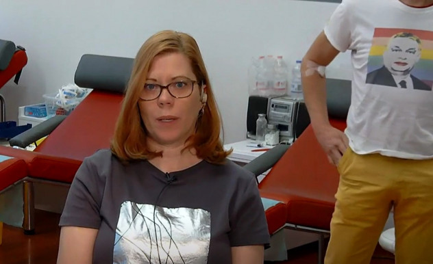 Megszólalt a véradó, aki szivárványos-orbános pólóban hekkelte meg az M1 adását