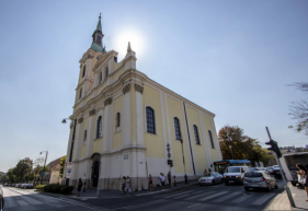 Szivárványszínűre világítanák ki az újlaki templomot, Vitézy szerint ez provokáció