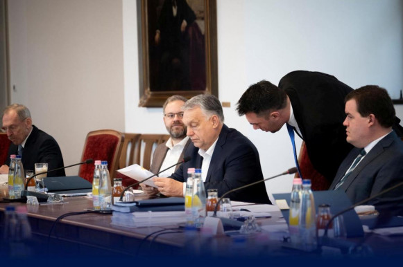 Orbán: Támogatja a kormány a falusi kocsmákat, kisboltokat és templomfelújítási programot is indítanak