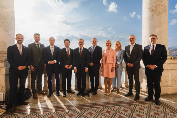 A magyar jogállamiságot vizsgáló holland parlamenti bizottság érkezett az országba