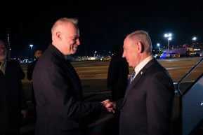 Megérkezett Budapestre Netanjahu