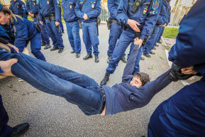 84 500 forintba kerül, ha demonstrálsz a miniszterelnök ellen - megkapták a bírságot az aktivisták