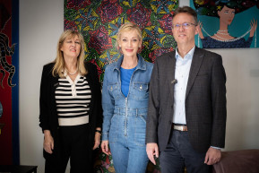 Hankó miniszter és Schmidt Mária kiállt a Munkácsy-díjas giccsfestő mellett