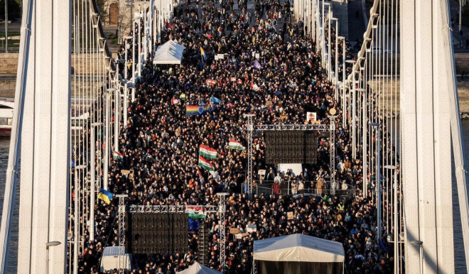 Mennyien voltak kedden az Erzsébet hídon?