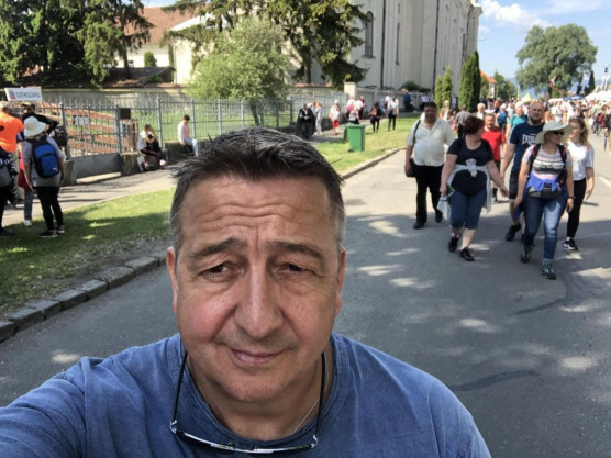 Bayer Zsolt a Gyöngyösön tüntető cigányokról: mennyivel jobb lett volna, ha bűnözés helyett szart pucolnak a vonaton
