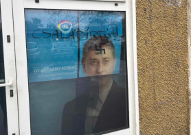 Kiirtom a Gyurcsány-családot! – írta valaki a DK irodájára Csepelen