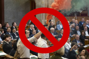 Rend, csend, fegyelem, füstgyertya - Dési János jegyzete