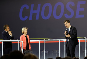 Amerikai tudósokat fogadna Európa