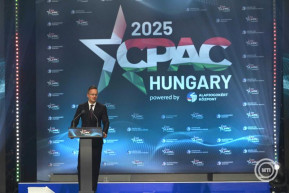 Nekünk, magyaroknak Orbán Viktor a jövő – tudatta Szijjártó Péter 