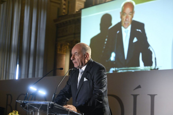 Sulyok visszaküldte a parlamentnek a veszélyhelyzeti törvényt