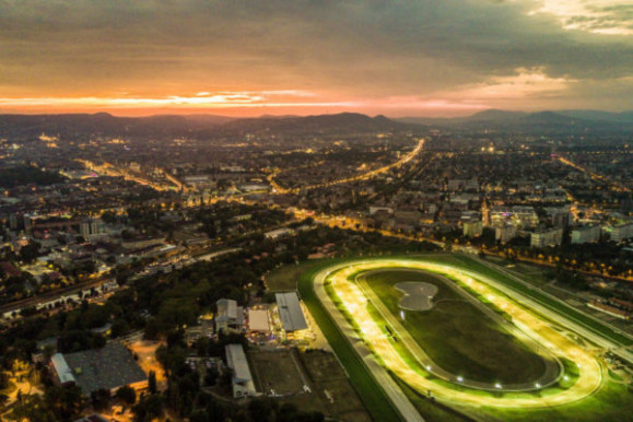 Tuzson Bence azt javasolja, hogy a lóversenypályán legyen a Pride 