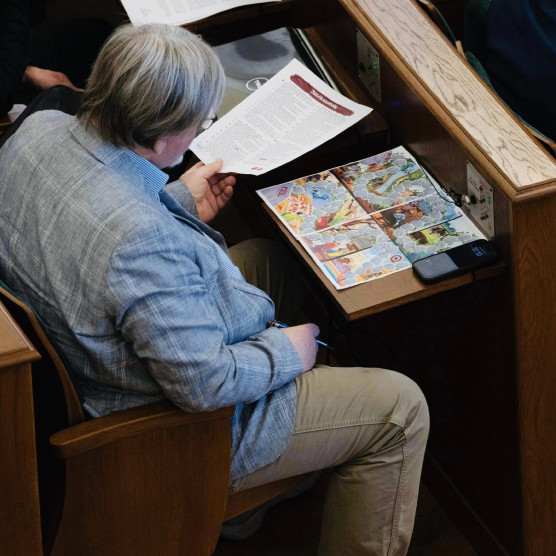  Társasjátékozott a közgyűlés alatt, mondjon le! – üzente Dézsi Csaba Andrásnak a győri polgármester