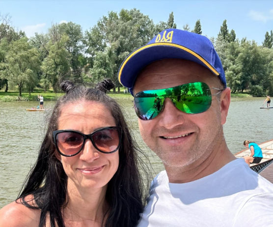 Címeres ukrán sapkában feszített az etyeki fideszes polgármester