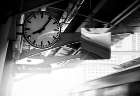 Lázár úr, mi lesz a következő: leszerelteti az összes órát az állomásokon? 