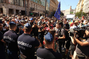 Nem büntetik a Pride vonulóit. Végre marad idő komoly ügyekben is nyomozni – Dési János jegyzete