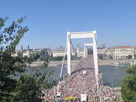 Mindhárom melegek mellett kiálló pszichológus felmondott a Pázmányon