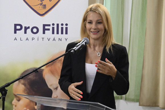 Várkonyi Andrea díszpolgár lett Bodrogkeresztúron