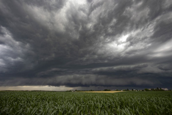 Zivatarveszély miatt 11 megyére adtak ki figyelmeztetést