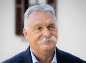 A Pénztáros Lőrinc nevű mémoldalról vette a Kövér-bajszos képét Orbán 