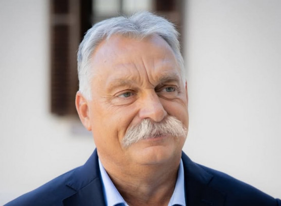 A Pénztáros Lőrinc nevű mémoldalról vette a Kövér-bajszos képét Orbán 