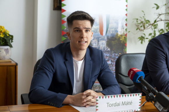 A CÖF szerint besúgórendszert működtet az Átlátszó 