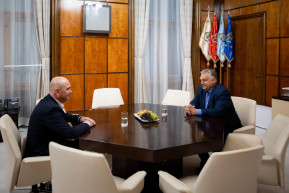 Olvadás Bukarest és Budapest között? - Orbán kezdeményezett találkozót román kollégájával
