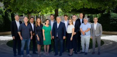 Beült az első digitális körbe, már egyértelmű, hogy Orbánék szekerét tolja – mondja a TDDSZ a kutatóhálózat vezetőjéről