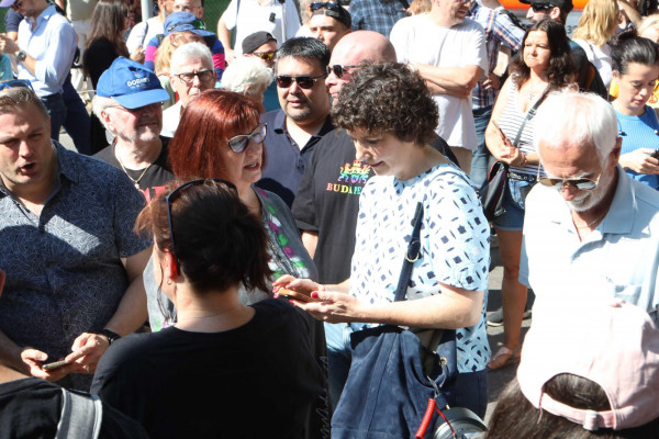 Karácsony Gergely megérkezett a Nemzeti Nyomozó Hatóság Labanc utcai épülete elé, ahol kihallgatják a Pride megszervezése miatt