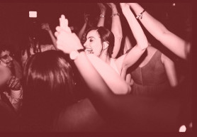 Házibuli szombatonként a Zebrádióban!