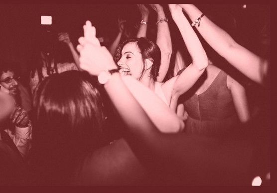 Házibuli szombatonként a Zebrádióban!