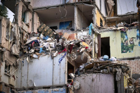 Eddig 31 ember, köztük gyerekek haltak meg egy Kijevet ért légicsapásban