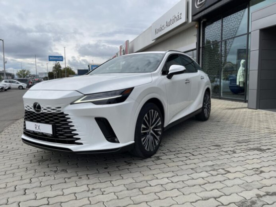 Luxusautókat bérel a Toyotától a MOB