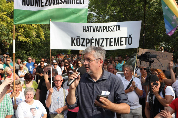 Vidékről is ingyenes buszos kirándulásokat szervez 