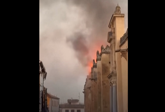 Tűz ütött ki a córdobai mecset-katedrálisban, de idejében sikerült megfékezni