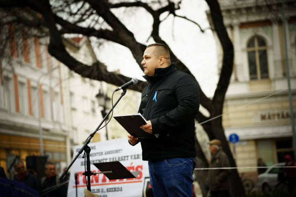 Vagy magától lépett vissza a kecskeméti DK-jelölt vagy nem