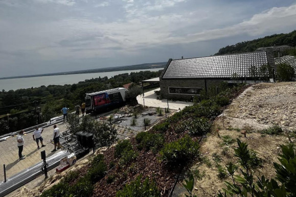 Szőlészkedés helyett éppen pálmákat ültetett a tihanyi birtokán Orbán Ráhel mentora 