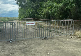 Mészáros Lőrinc hároméves unokájáé a hatvanpusztai földút