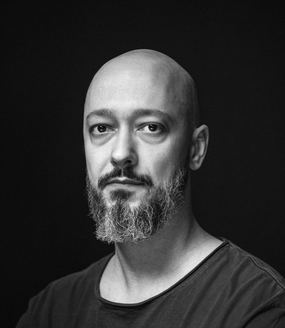 Kele Fodor Ákos: Madár a fekete tyúkban