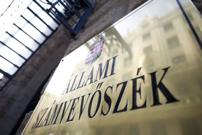 Inkább luxusvillának tűnik a borászati projekt, feljelent az  ÁSZ