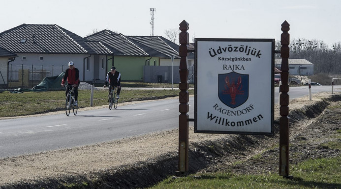 Másfél milliót kell fizetnie annak, aki Rajkára akar költözni