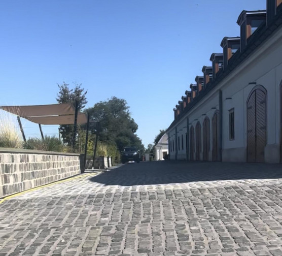 Kocsiszín és lekvárfőző konyha is van Hatvanpusztán