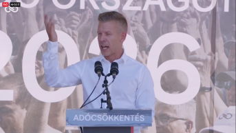 ''Most kezdődik a gátfutásba oltott maraton befutója'' - megnyitotta választási kampányát a Tisza Kötcsén