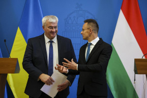 Elhallgatta a magyar diplomácia, hogy az ukrán külügyminiszter telefonon hívta Szijjártót?