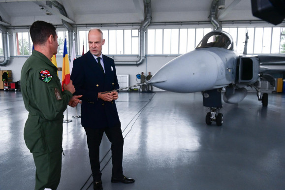 Lapszemle: Orbánék semmit nem ajánlottak fel, de nem is kérnek légtérvédelmet a NATO-tól orosz támadás esetén